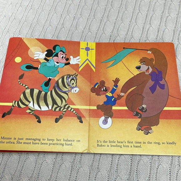 VTG Disney kids books. Two in lot. Poor Pluto ‘46 & Mickey Mouse’s Circus ‘71 - Picture 3 of 14